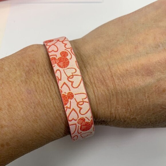 Disney Parks Gift Set of Eight Faux Leather Watch Bands In Presentation Box - Picture 10 of 11